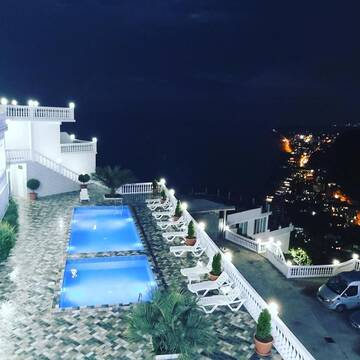 Hotel Zura Palace